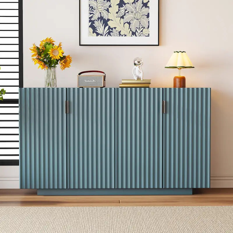 Sideboardschrank mit 4 geriffelten Türen und verstellbaren Ablageflächen