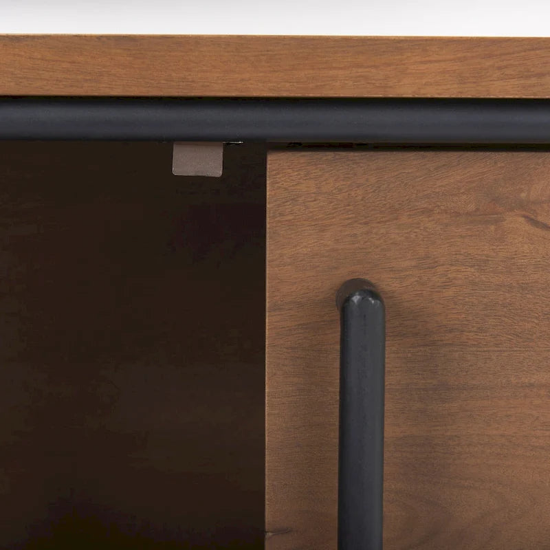 Akzentschrank aus Massivholz mit schwarzem Eisenrahmen und 2 Türen - Mittelbraun