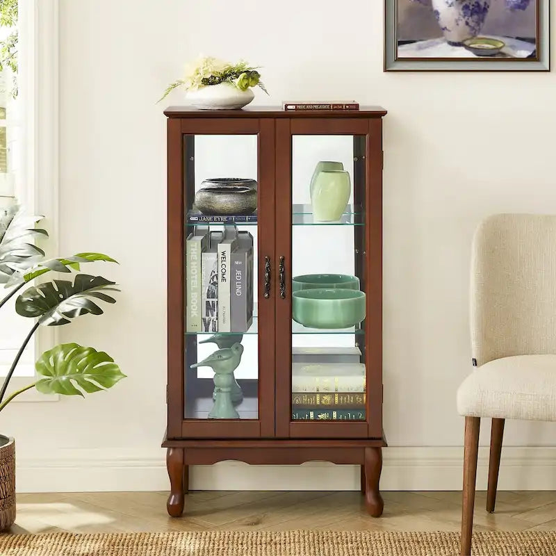 Beleuchtete Vitrine mit verstellbaren Regalböden, verspiegelter Rückwand und Türen aus gehärtetem Glas