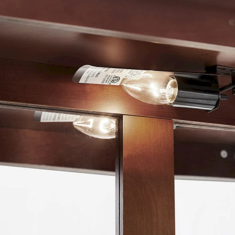 Beleuchtete Vitrine mit verstellbaren Regalböden, verspiegelter Rückwand und Türen aus gehärtetem Glas