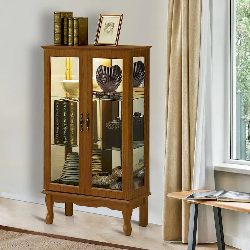 Beleuchtete Vitrine mit verstellbaren Regalböden, verspiegelter Rückwand und Türen aus gehärtetem Glas