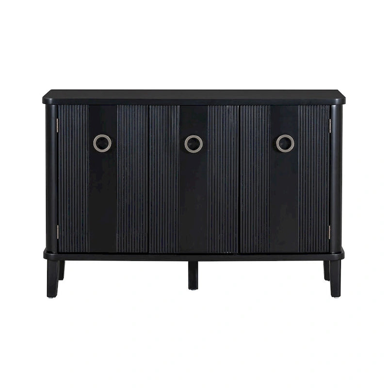 Stabiler und robuster Holzschrank